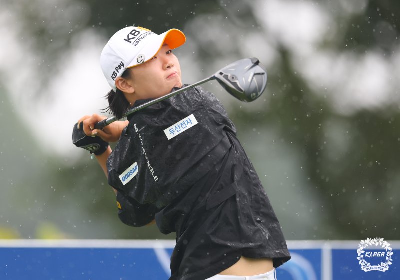 9일 제주 서귀포시 사이프러스 골프 앤 리조트(파72)에서 열린 한국여자프로골프(KLPGA) 투어 제주 삼다수 마스터스 3라운드에서 공동 22위에 자리한 방신실. 2025.08.09. (사진=KLPGA 제공) *재판매 및 DB 금지