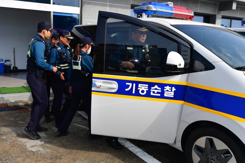 지난해 4월 16일 오전 경북경찰청 기동순찰대 포항팀이 민생치안활동을 위해 출동하고 있다. 2024.4.16/뉴스1 ⓒ News1 최창호 기자