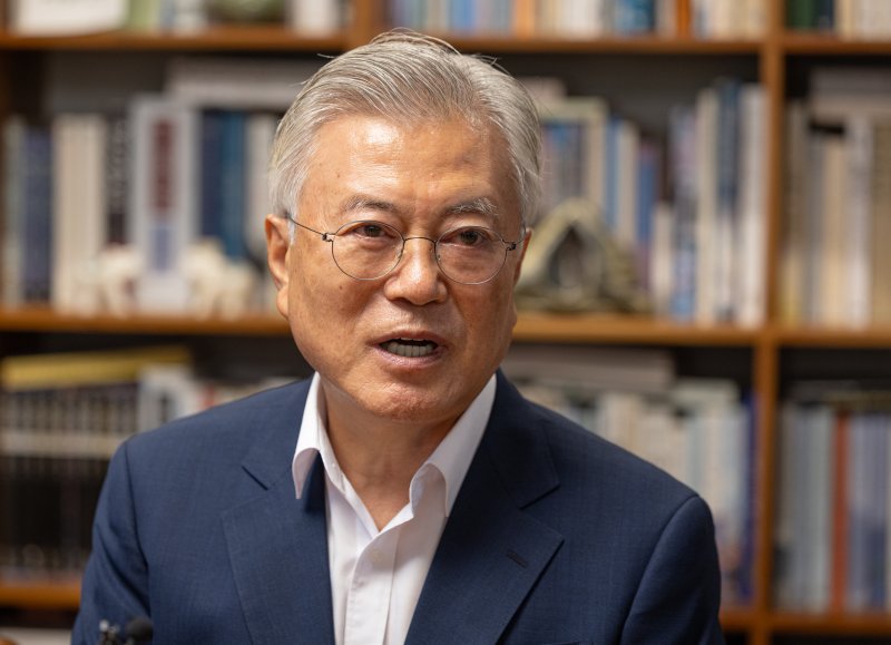 [서울=뉴시스] 바카라사이트 굿모닝 전 대통령이 7일 경남 양산시 평산마을 사저에서 정청래 더불어민주당 대표와 대화하고 있다.(사진=더불어민주당 제공) 2025.08.07. photo@newsis.com *재판매 및 DB 금지