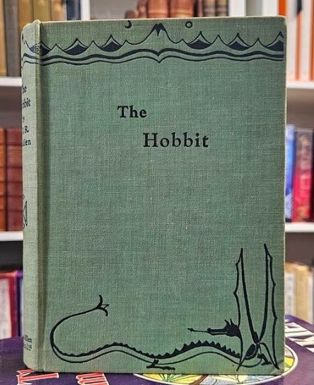 집에서 발견된 먼지 쌓인 책, 약 1억원에 낙찰...대체 뭐길래?