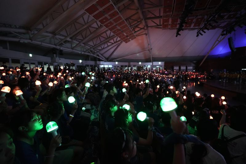 꿈의 예술단 단원 380여명과 해외 교류 청소년 60여명이 지난 7일 꿈의 예술단 합동캠프 '꿈의 페스티벌' 합동공연 '나의 내일은'에 참여하고 있다. 한국문화예술교육진흥원 제공