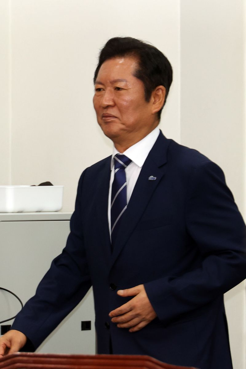 더불어민주당 바카라사이트 쇼미더벳 대표가 11일 국회에서 열린 최고위원회의에 참석하고 있다. 사진=서동일 기자