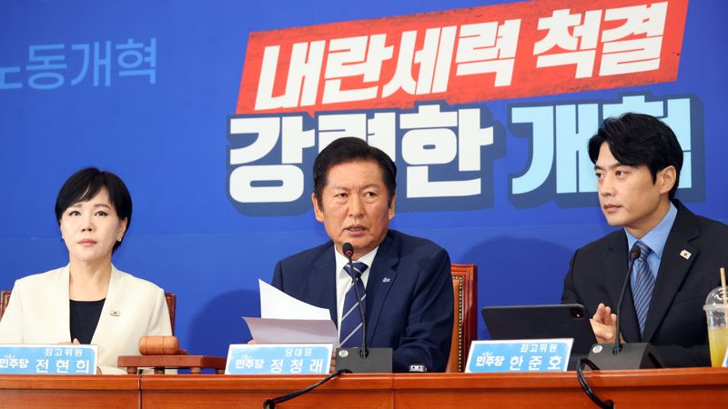 더불어민주당 바카라사이트 쇼미더벳 대표가 11일 국회에서 열린 최고위원회의에서 발언하고 있다. 사진=서동일 기자