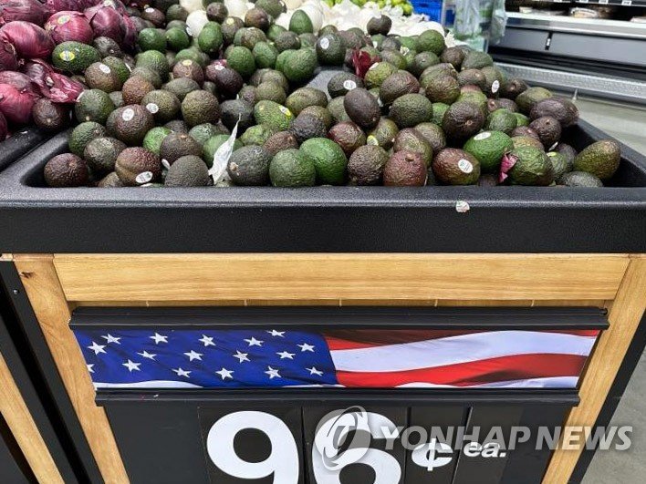 미국 로스앤젤레스(LA) 월마트 매장에서 판매되는 멕시코산 아보카도 (출처=연합뉴스)