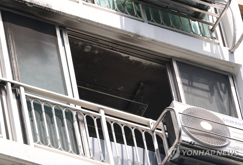 '방화 의심' 대구 아파트 화재 현장 (출처=연합뉴스)