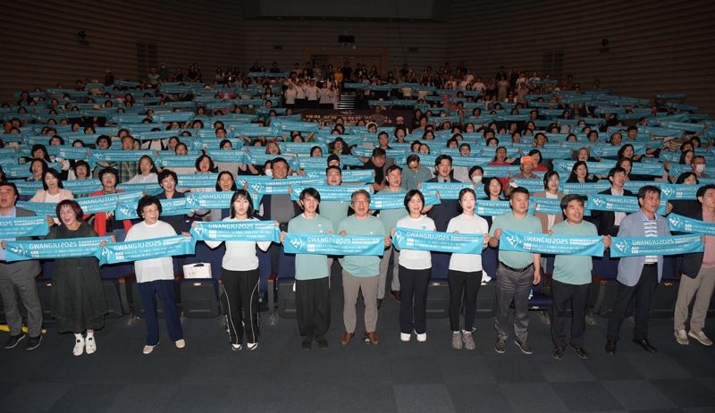 광주광역시와 세계양궁선수권대회 조직위원회는 11일 시청 대회의실에서 '광주 2025 세계양궁선수권대회 및 세계장애인양궁선수권대회' 자원봉사자 발대식을 열고, 성공적인 대회 운영을 위한 본격적인 준비에 들어갔다고 밝혔다. 광주광역시 제공