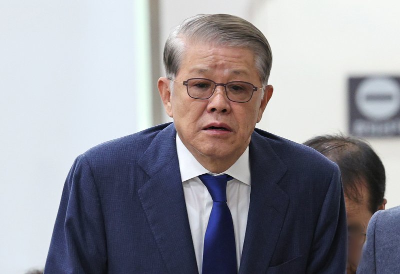 최신원 전 회장 SK네트웍스