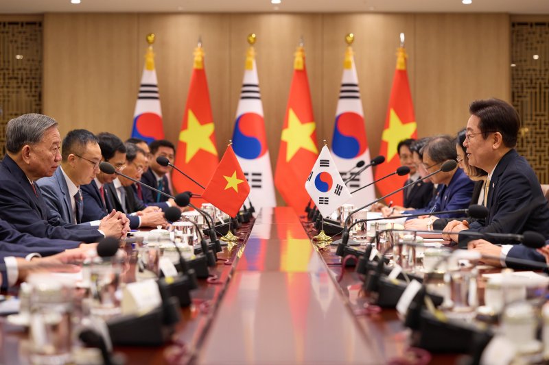 이재명 대통령이 11일 서울 용산 대통령실 청사에서 열린 한·베트남 확대정상회담에서 발언을 하고 있다. 대통령실 제공