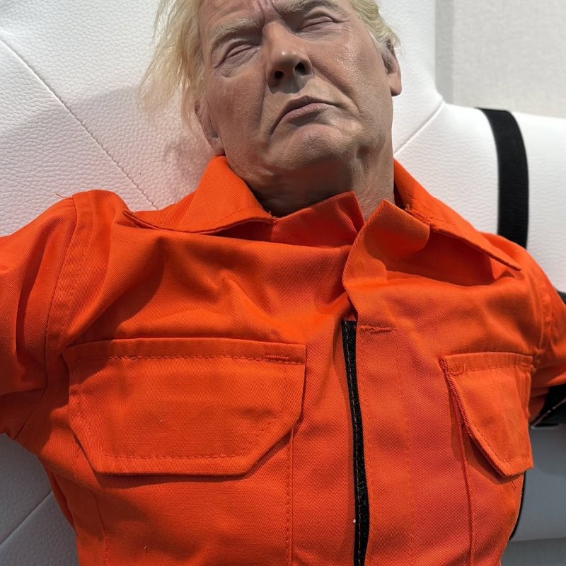 스위스서 작품 전시 취소된 사연 죄수복 차림의 트럼프가...