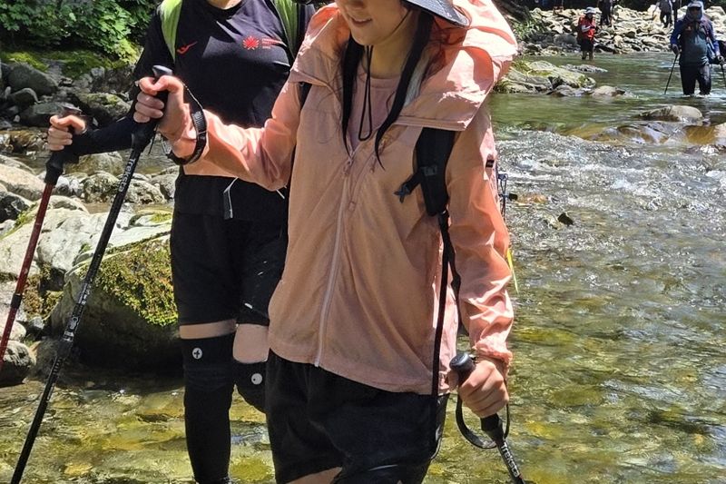 Keek × Connett Pillowdy Windbreaker Pillowdy Inflatable Collar Windbreaker – Keek Japan