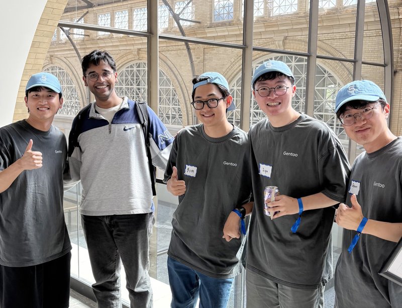 (왼쪽부터)송진태 엔지니어, 오픈AI 심사위원 엔지니어, 한상도 엔지니어, 박지혁 와들 대표, 황태백 엔지니어(와들 제공)