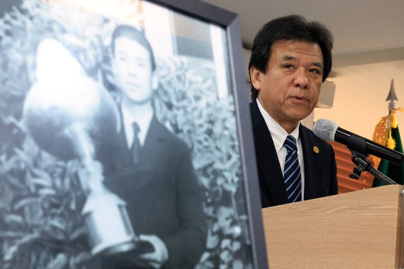 야마나카 히로시 일본골프협회(JGA) 최고 운영 책임자가 12일 오전 서울 중구 태평로 한국프레스센터 서울클럽홀에서 열린 대한민국 1호 프로골프 선수 고 연덕춘 고문 일본오픈 트로피 복원 기념식에서 축사를 하고 있다. 2025.8.12/뉴스1 ⓒ News1 박정호 기자