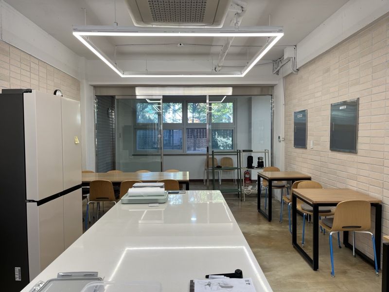 광주광역시교육청이 지역민과 함께하는 교육공간을 만들기 위해 학교복합시설 구축에 적극 나서고 있어 눈길을 끈다. 사진은 일곡중에 조성한 호프클래스 카페 내부 모습. 광주광역시교육청 제공