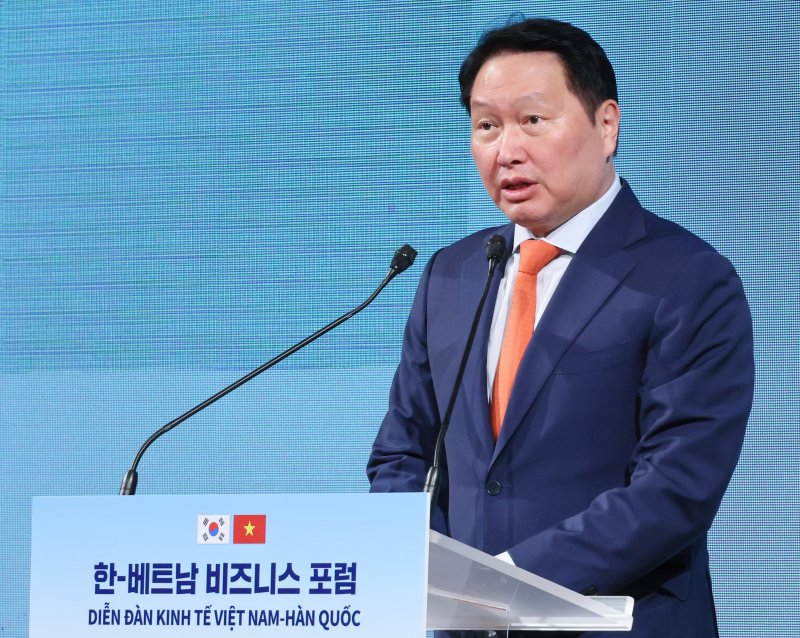 최태원 대한상의 회장이 지난 8월 12일 서울 중구 롯데호텔에서 열린 한-베트남 비즈니스 토토 사이트 바카라에서 개회사를 하고 있다. 연합뉴스