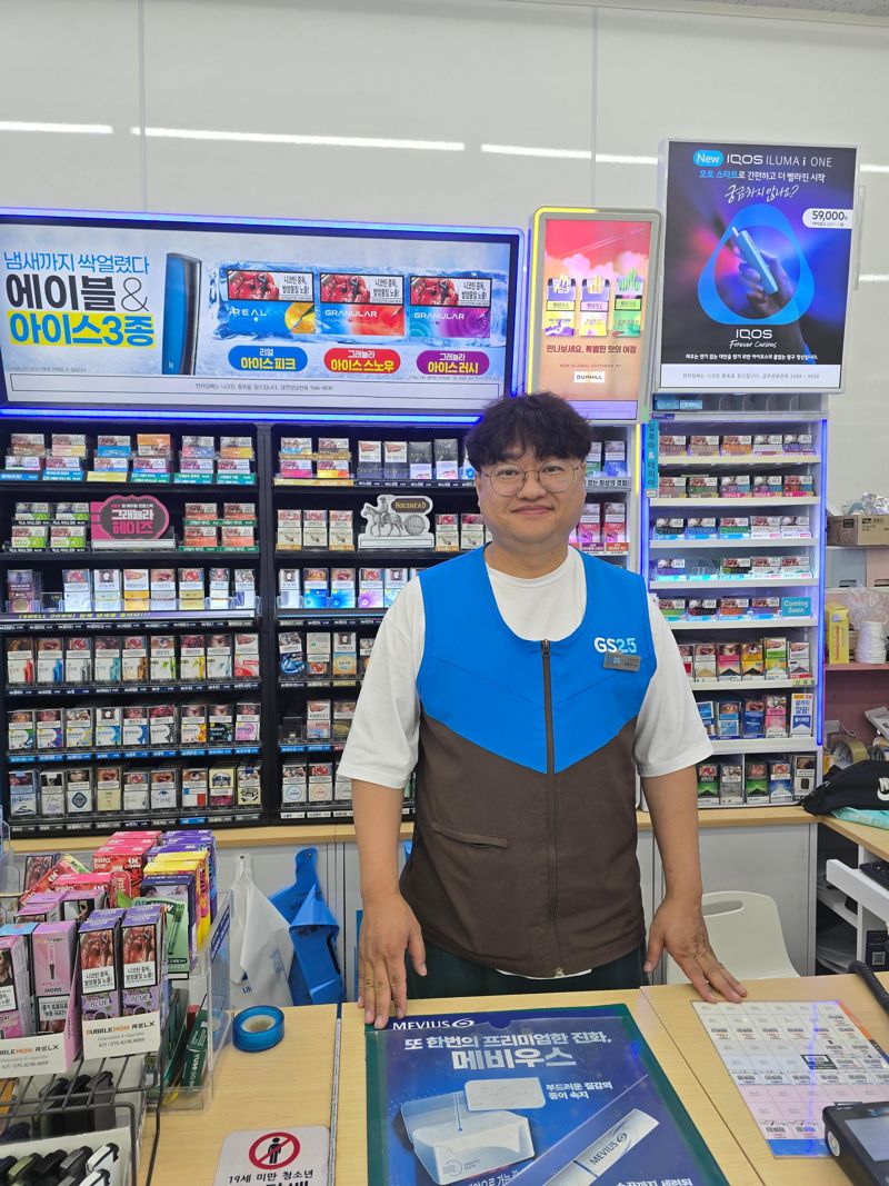 새벽 3시 소주 1병 산 낯선 손님, 편의점주가 온몸으로 막은 사연은