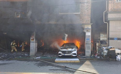 원룸 불내 입주민 숨지게 한 30대 여성 남친에 사진 보낼 시간에... 황당 발언