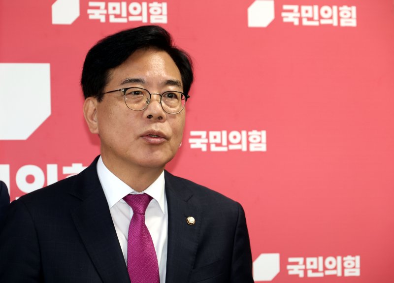 국힘·개혁신당 광복절 李 국민임명식 불참…조국 사면 등 항의 차원