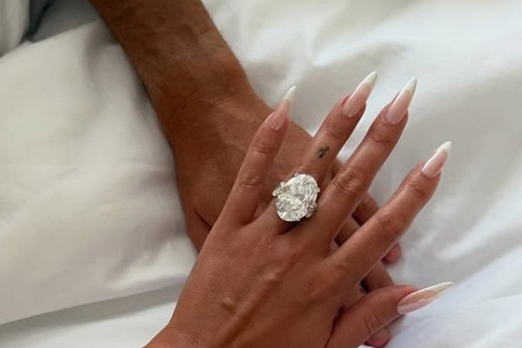 SNS에 공개된 다이아청혼반지.연합뉴스