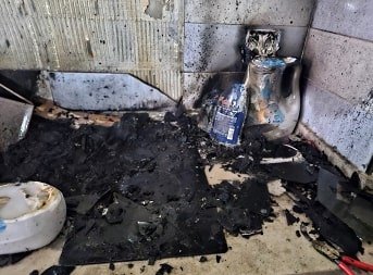 [부산=뉴시스] 반려묘로 인한 전기레인지 화재. (사진=부산소방재난본부 제공) 2025.08.12. photo@newsis.com *재판매 및 DB 금지