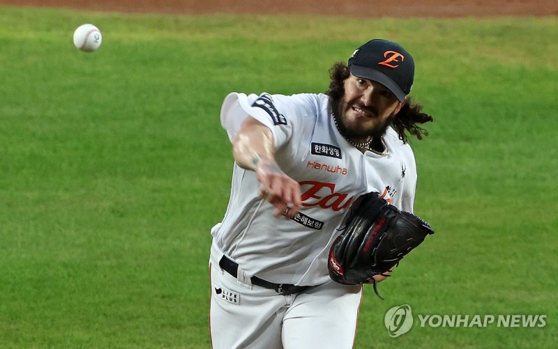 폰세의 역동적인 투구 (출처=연합뉴스)