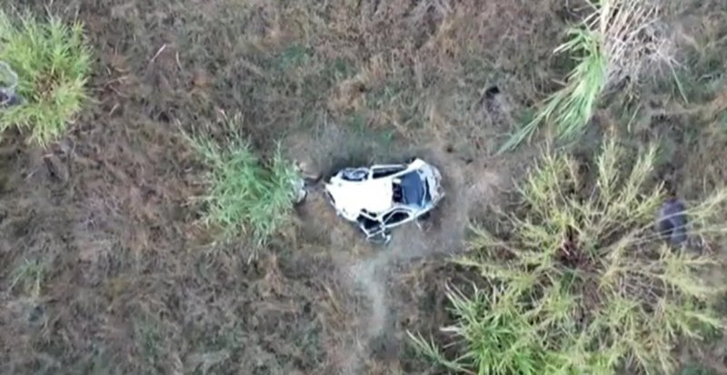 [뉴시스]5일 새벽 1시30분 브라질 남동부 벤다 노바 두 이미그란치에서 차량이 안전한 바카라 사이트 아래로 추락하는 사고가 발생해 두 남녀가 사망했다.(사진=뉴스플래시).2025.08.12 *재판매 및 DB 금지