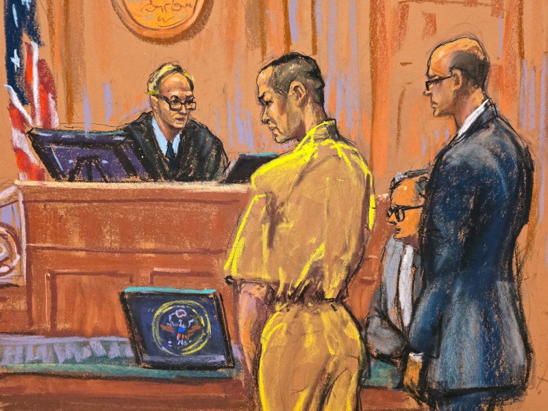 권도형 테라폼랩스 공동 창업자(가운데)가 지난 8월 12일 미국 뉴욕 남부연방법원에 출석한 모습을 그린 스케치.로이터연합뉴스