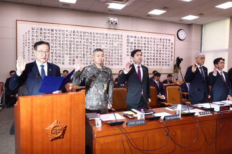 왼쪽부터 박성재 전 법무부 장관, 김동혁 국방부검찰단장, 김선호 국방부장관 직무대행, 천대엽 법원행정처장, 오동운 고위공직자범죄수사처장. 2024.12.11/뉴스1 ⓒ News1 김민지 기자