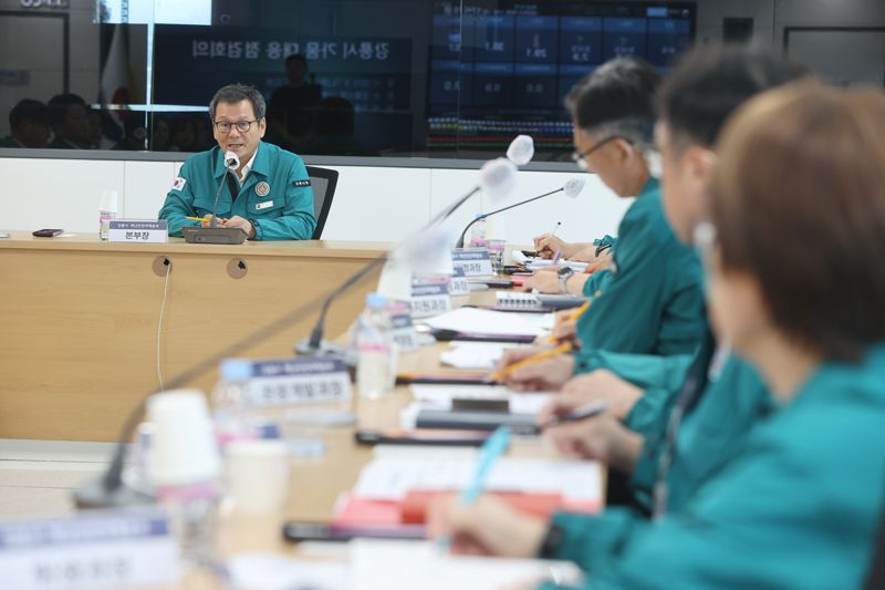 강릉시가 지난 12일 가뭄 대응 대책회의를 개최했다. 시는 이날부터 재난안전대책본부 비상 1단계를 운영하고 있다. 강릉시 제공