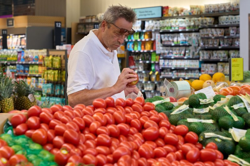 마트에서 장을 보고 있는 미국 시민.EPA연합뉴스