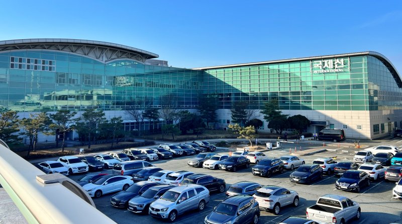 경쟁률 낮고 운임은 높아... LCC '김해공항 쟁탈전'