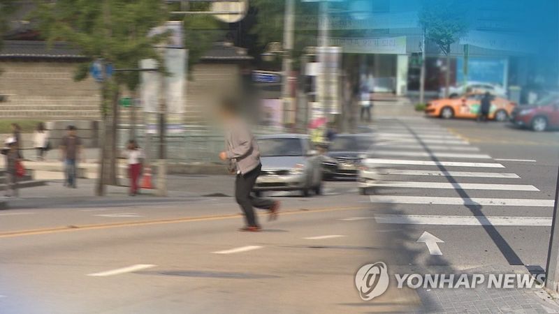 '무단횡단' 50대 남성, 차 4대가 연달아... 끔찍