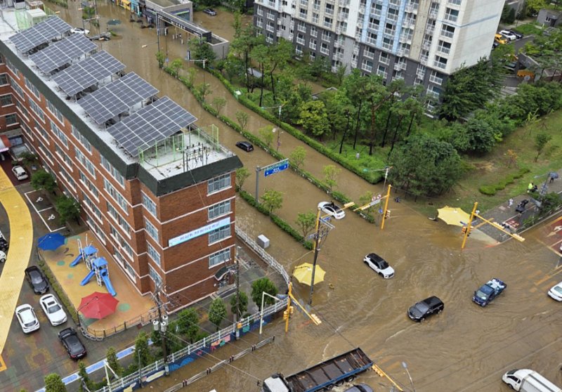 (서울=뉴스1) = 13일 오전 많은 비가 내리면서 인천 서구의 도로가 침수돼있다. (독자제공.재판매 및 DB금지)2025.8.13/뉴스1 /사진=뉴스1화상