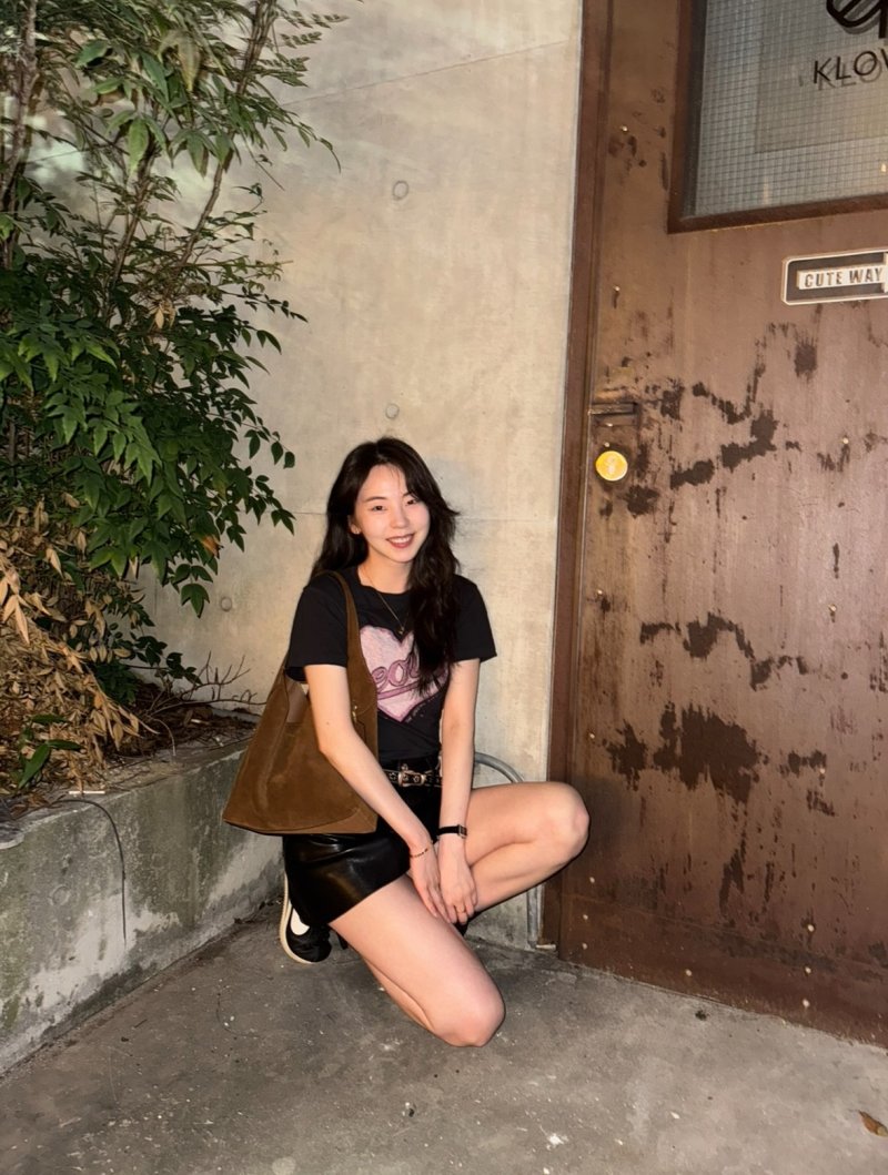 안소희, 미니스커트로 완성한 '큐티 섹시' 동안 미모 [N샷]