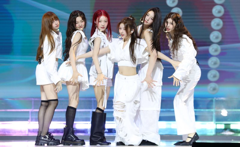 타이탄 1호 걸그룹 앳하트 "거대한 나비효과 일으킬래요"