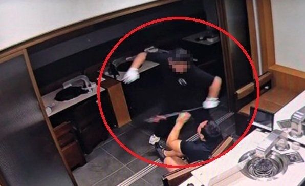 야구방망이로 10대 알바 폭행한 사장, 이유가...