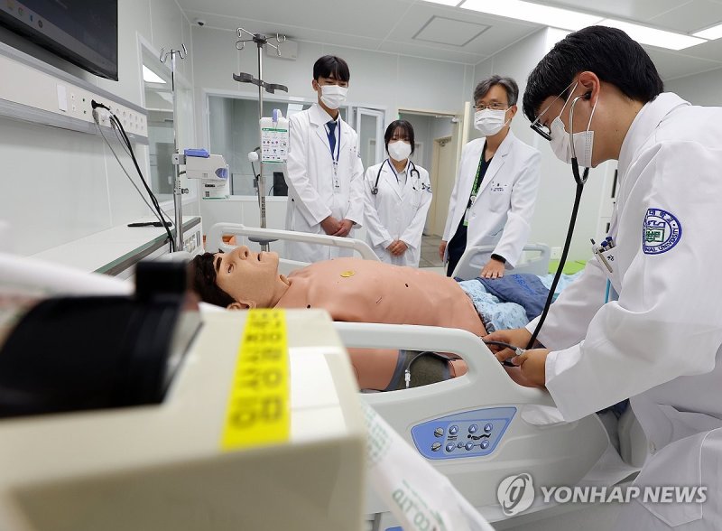 학업에 복귀한 의대생들 (출처=연합뉴스)