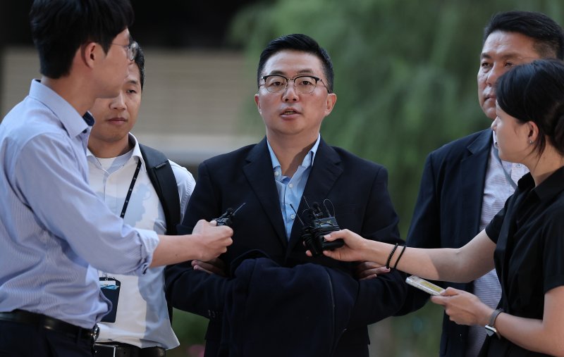 에볼루션 바카라사이트 여사 일가의 '집사'로 알려진 김예성 씨가 12일 인천국제공항에서 체포돼 서울 종로구에 마련된 김건희 특검팀(특별검사 민중기) 사무실로 조사를 받기 위해 출석하며 입장을 밝히고 있다. 2025.8.12/뉴스1 ⓒ News1 김성진 기자