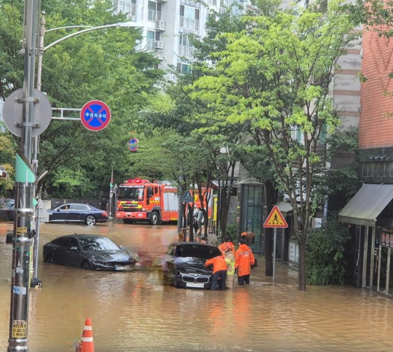 수도권 강타한 폭우로 3명 사망…물에 잠긴 도로 208곳(종합)