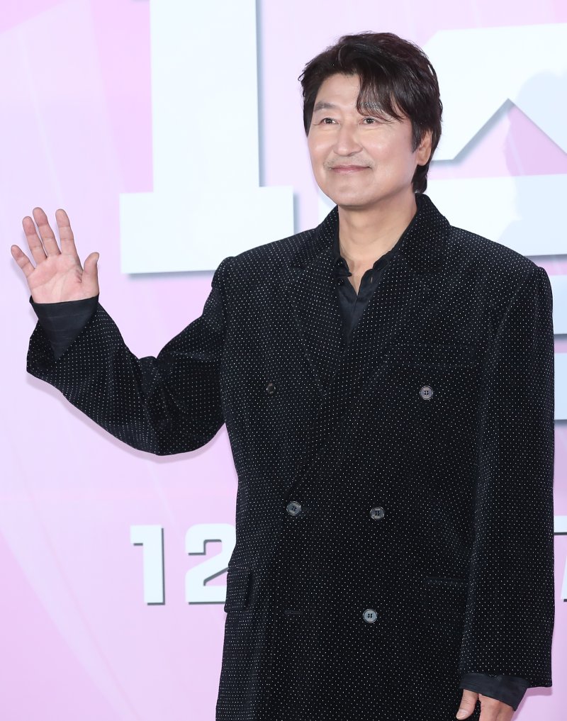 송강호, 지드래곤과 한솥밥…갤럭시코퍼레이션과 전속계약 '1호 배우'