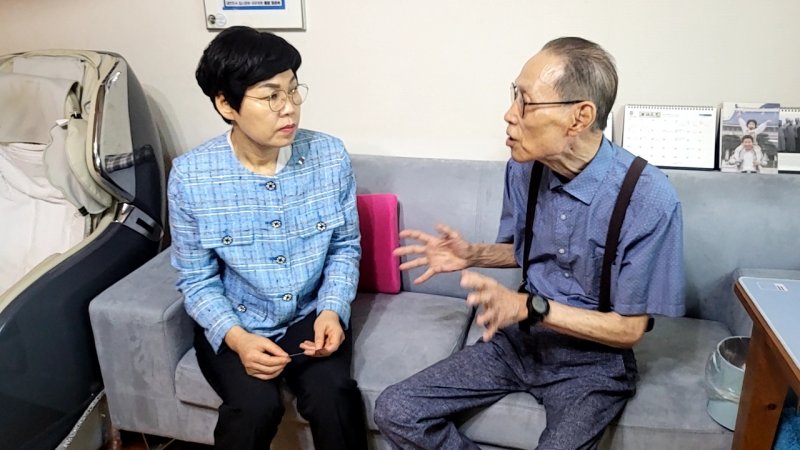[안전한 바카라 사이트=안전한 바카라 사이트] 유족 위문. (사진=경기남부보훈지청 제공) 2025.08.14. photo@newsis.com *재판매 및 DB 금지