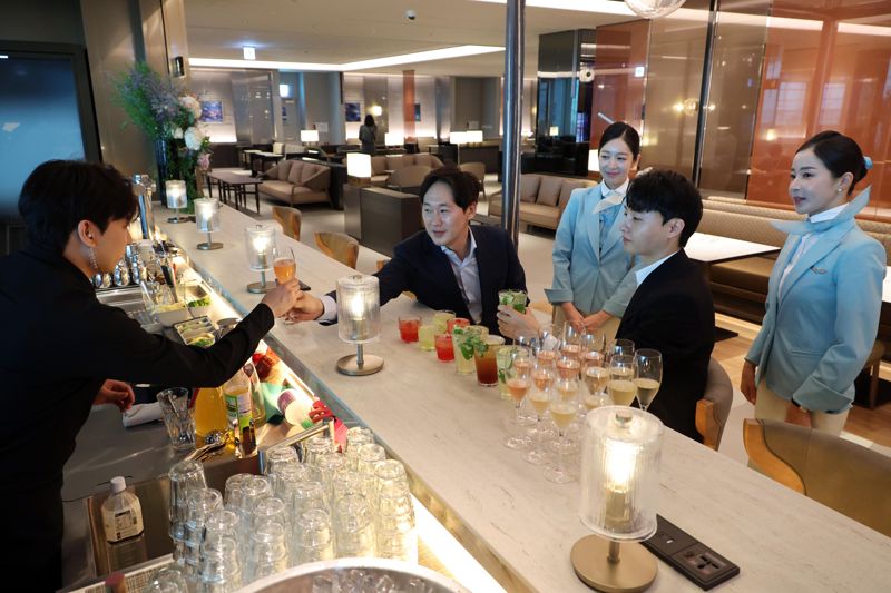 대한항공이 14일 인천국제공항 제2여객터미널에 신규 라운지 마일러 클럽을 공개하고 있다. 사진=박범준 기자