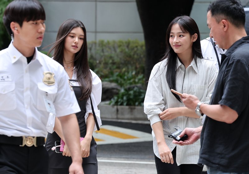 뉴진스 2명, 어도어 조정기일 출석…민지 '묵묵부답'·다니엘 "죄송하다"