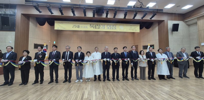 [안동=뉴시스] 14일 토토 바카라 사이트독립운동기념관에서 일제강점기 경북인의 항일투쟁을 재조명하는 특별기획전 개막식. (사진=토토 바카라 사이트 제공) 2025.08.14. photo@newsis.com *재판매 및 DB 금지