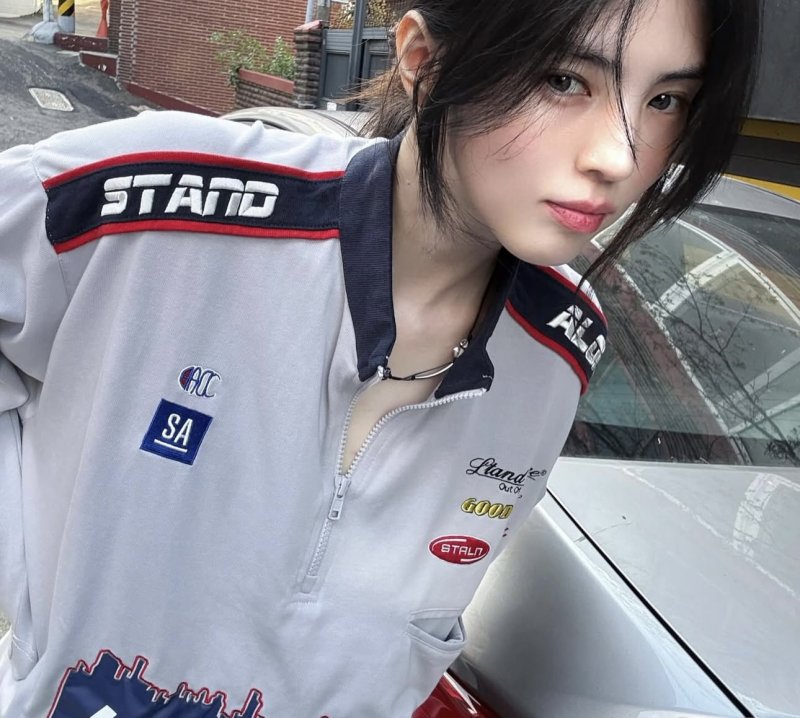 한소희 바이크 올라타 빤히…반전매력에 시선 강탈