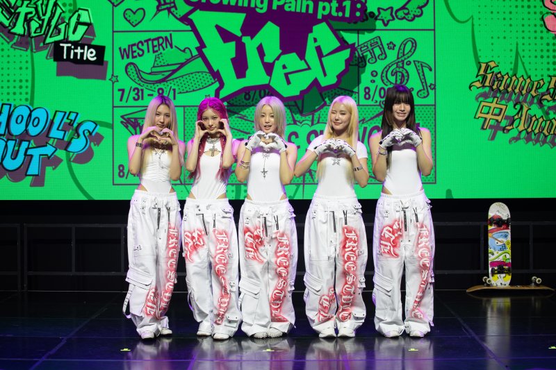 [서울=뉴시스] 그룹 '영파씨'(YOUNG POSSE)가 14일 서울 서대문구 예스24 원더로크홀에서 열린 네 번째 미니 앨범 '그로잉 페인 파트원 : 프리'(Growing Pain pt.1 : FREE) 발매 쇼케이스에서 포즈를 취하고 있다. (사진=알비더블유, DSP미디어, 비츠엔터테인먼트 제공) 2025.08.14. photo@newsis.com *재판매 및 DB 금지