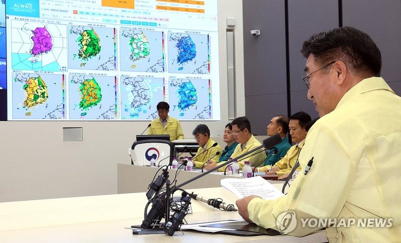 윤호중 행안부 장관, 폭염 대처 중대본 회의 주재 (출처=연합뉴스)