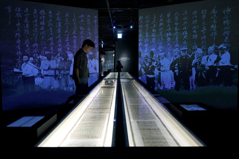 [서울=뉴시스] 박진희 기자 = 국가유산청은 11일 서울 중구 덕수궁 돈덕전에서 광복 80주년 특별전 '빛을 담은 항일 유산' 언론공개회를 갖고 광복의 의미와 역사적 사건인물을 조명하는 '항일 의병운동'의 유물을 선보이고 있다. 2025.08.11. pak7130@newsis.com