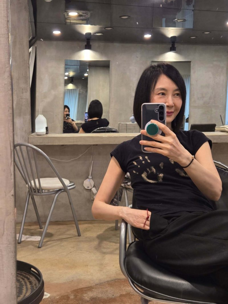 '57세' 채시라, 자기 관리 끝판왕의 '동안 미모'…힙한 매력 [N샷]