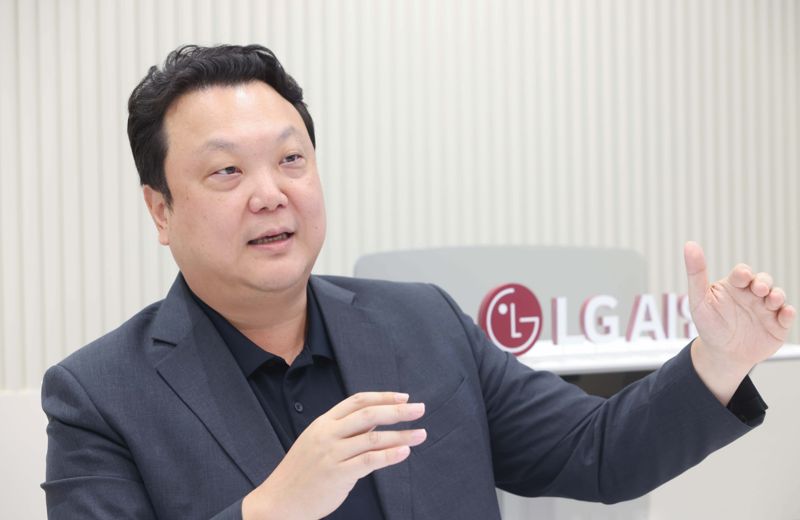 김유철 LG AI연구원 전략부문장이 '엑사원' 모델의 강점에 대해 말하고 있다. LG AI연구원 제공