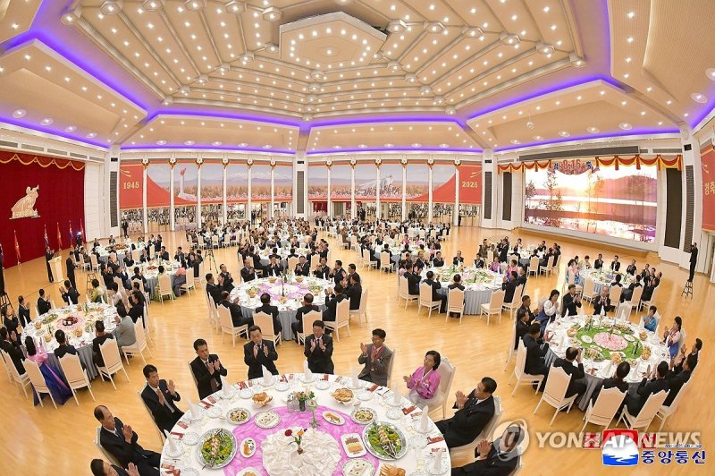 북한, 광복 80주년 경축연회 진행 (출처=연합뉴스)